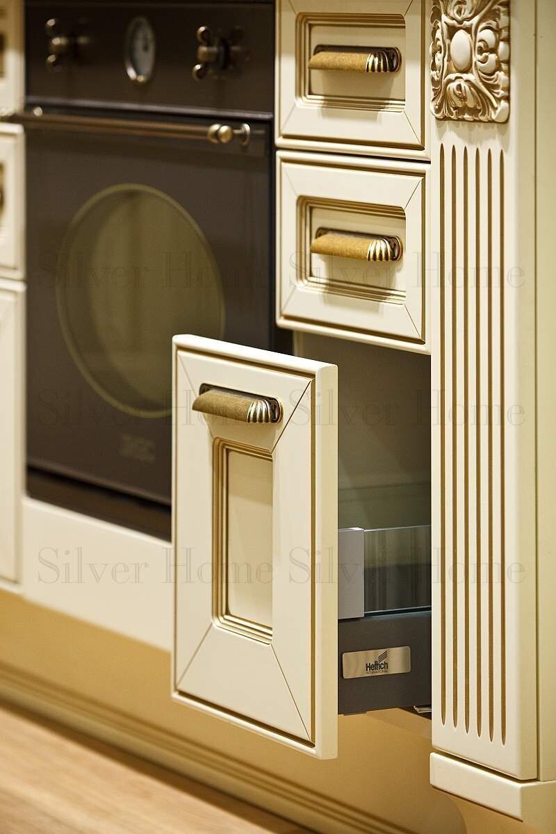    	 Быстрый и удобный доступ к содержимому ящиков,  открывание/закрывание/выдвижение – минимум усилий. Все это возможно с  полезными приспособлениями, которые разнятся по цене и качеству.  