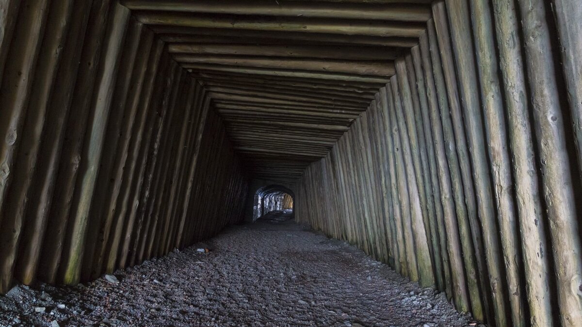 Строительства Сахалинского тоннеля поначалу велось с большим размахом. 