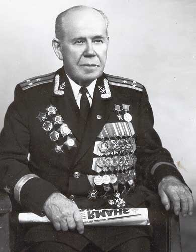 Кавалер ордена Ушакова II степени капитан 1-го ранга ГСС Державин П.И. Фотографию предоставил Андрей Кузнецов.