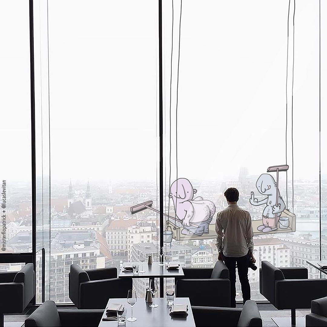 - Эй, приятель, чего приуныл? Сейчас мы тебе поднимем настроение! 