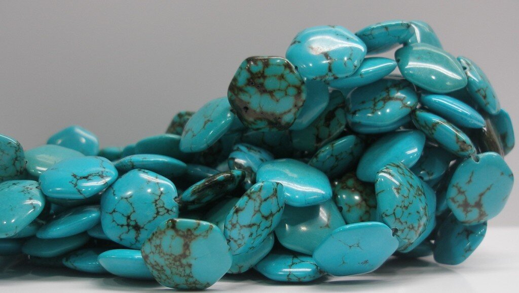 В Турции бирюзовый цвет называют "Turkuaz rengi" . 