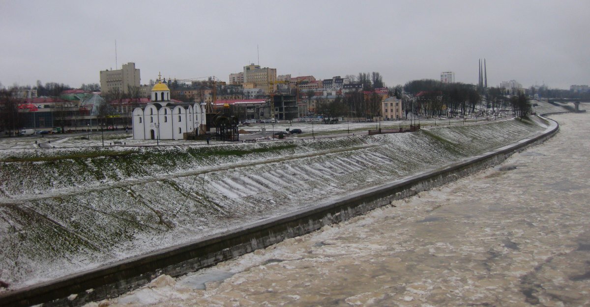 Река Западная Двина в черте города Витебск.