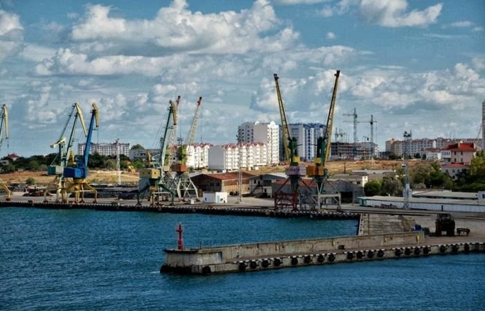 На фото - Камышовая бухта в Севастополе.