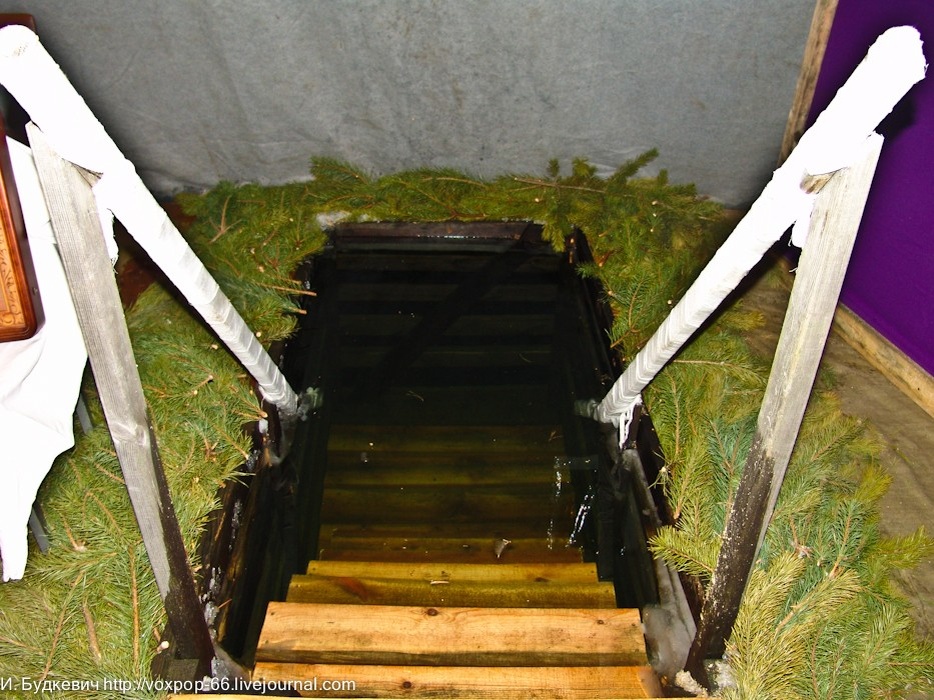 01. В палатке, которую заботливо приготовило МЧС было уютно. Да и погода в этом году не давила морозом - минус 10-12 всего...

