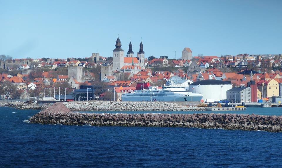    (Начало здесь). Жители шведского острова Готланд в Балтийском море первыми оценили преимущества посреднической торговли между Русью и западом Европы и сказочно разбогатели.