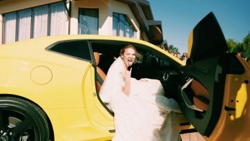 Фото: championat.comНа 22-летней Наталье нападающий женился прошлым летом после четырех лет знакомства. Свадьбу пара сыграла в Краснодарском крае, после чего молодожены отправились покорять Чехию.
