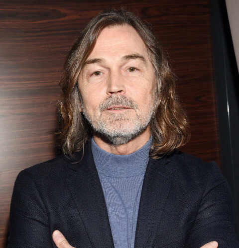 Сафронов известен не только благодаря творчеству и баснословному богатству. Художник не скрывает, что отличается любвеобильностью, а в прошлом он изменял, будучи несвободным мужчиной.«У меня много детей. Жизнь оказалась непростой. Я был молод и был красив, наверное. В меня влюблялись, и я влюблялся. Были дети, о которых я не знал, появились дети, о которых я знал», — 62-летний Никас Сафронов не скрывает от широкой публики бурную молодость.  
Помимо этого, на счету у художника два законных брака: с первой женой Драганой Никас поженился в 1984-ом, правда, эти отношения длились всего 20 дней. Второй избранницей Сафронова стала Франческа Вендрамин, — с ней Никас жил рекордные для него 13 лет. Франческа подарила мужу сына Стефано, который сейчас проживает с  матерью. «В Лондоне, где она сейчас, все изменилась, — рассказывает он о Вендрамин. — Она стала более проанглийской, и мы расстались». Спустя годы Никас открыто говорит о том, что был неверен Франческе.«Жена — это искусство. Я изменял часто ей, — признается Сафронов. — Но понял, что только живопись является основной моей спутницей жизни. Когда понял, что я все-таки художник, решил посвятить ей свою жизнь, но достойно, не так вот изменяя ей постоянно, теперь уже цельно и постоянно работая. Я работаю независимо от имени, работаю с 12 до восьми утра, практически каждый день. Если я в поездке, то делаю наброски, эскизы, этюды, потом это перекладываю в большие полотна, картины. Так что жены нет, но всегда есть какая-то спутница легкая, которая всегда сопровождает в каких-то путешествиях, иногда в творческих поездках».