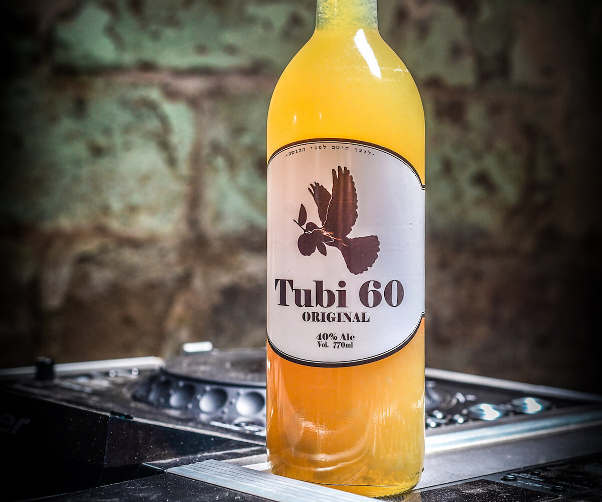 стол с напитками. Tubi 60 алкоголь. туби 60 напиток. алкогольные напитки. 60 напитки.