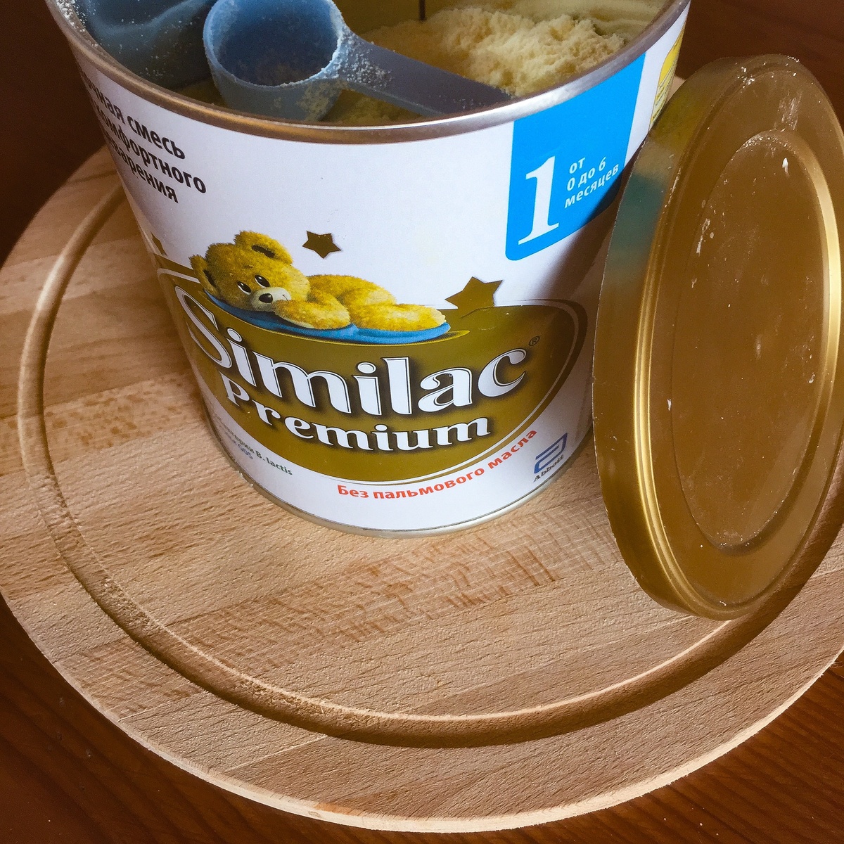 Вся разведённая и сухая смесь выброшены, малыш отказался пить даже во время лактационного кризиса. 