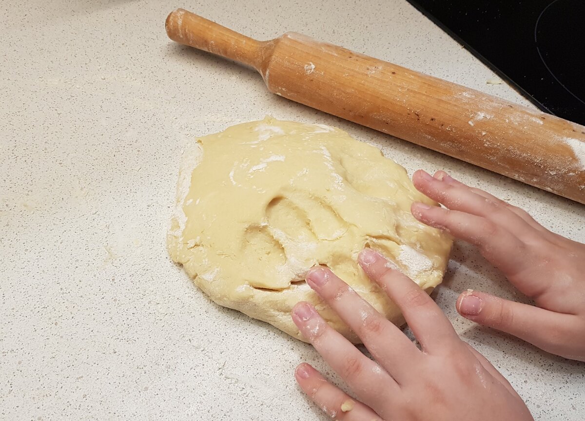Печенье косичка с кунжутом