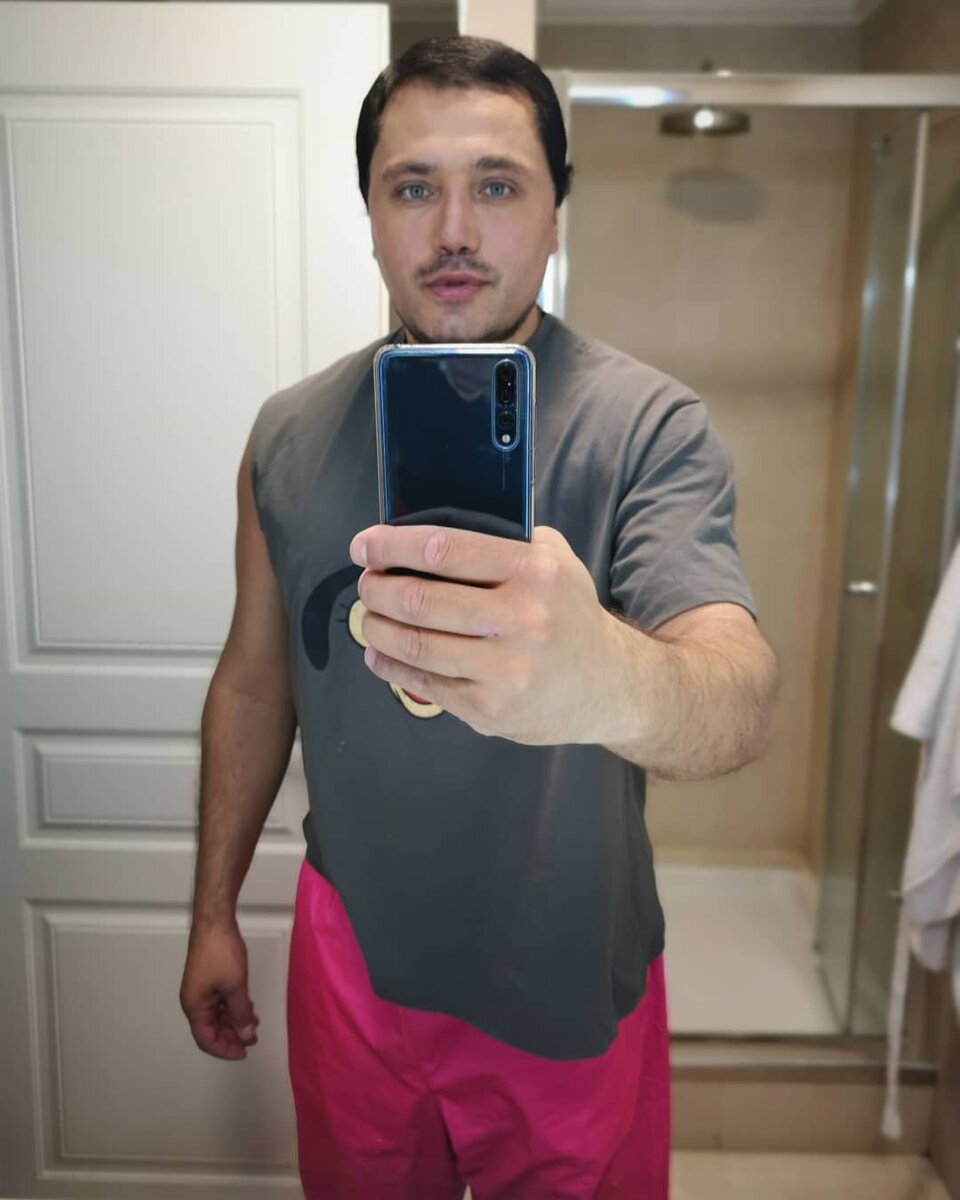 Рустам Солнцев заметно похорошел в последнее время! Источник фото: instagram.com/rustamsolncev_/