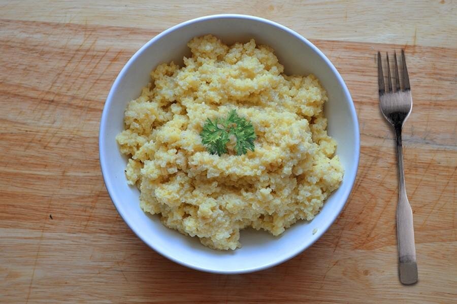 Завтрак - ячневая каша на воде с маслом 200 гр. + яйцо вареное + бутерброд с маслом(хлеб ржаной) + чай зеленый без сахара.