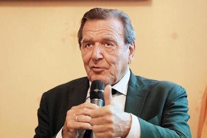 Герхард Шрёдер поддерживает присоединение полуострова к России.