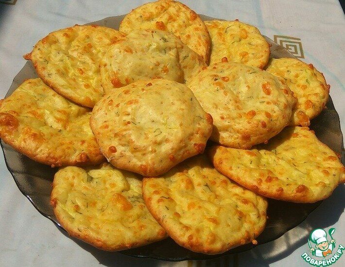 Прекрасный вариант для перекуса. Сочные, ароматные оладушки из кабачка с добавлением сыра. Очень вкусно и полезно!