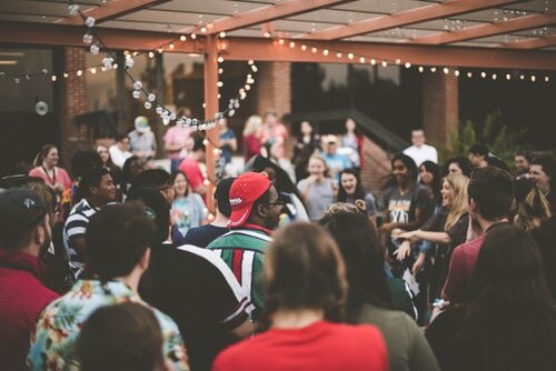 https://unsplash.com/search/photos/party