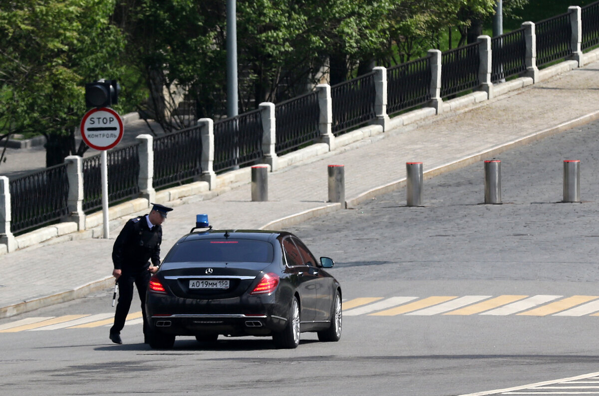 Кортеж губернатора московской области воробьева. Кортеж губернатора. Кортеж губернатора саратовской области. Кортеж губернатора. Кортеж губернатора.