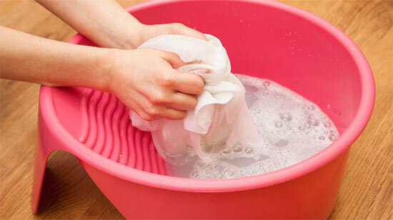 
Не у всех удается сохранить ослепительную белизну полотенец, поэтому многие хозяйки предпочитают цветные полотенца белым. Как отбелить полотенца в домашних условиях, чтобы они радовали своей белизной и не омрачали серостью? Об этом мы расскажем в данном материале.