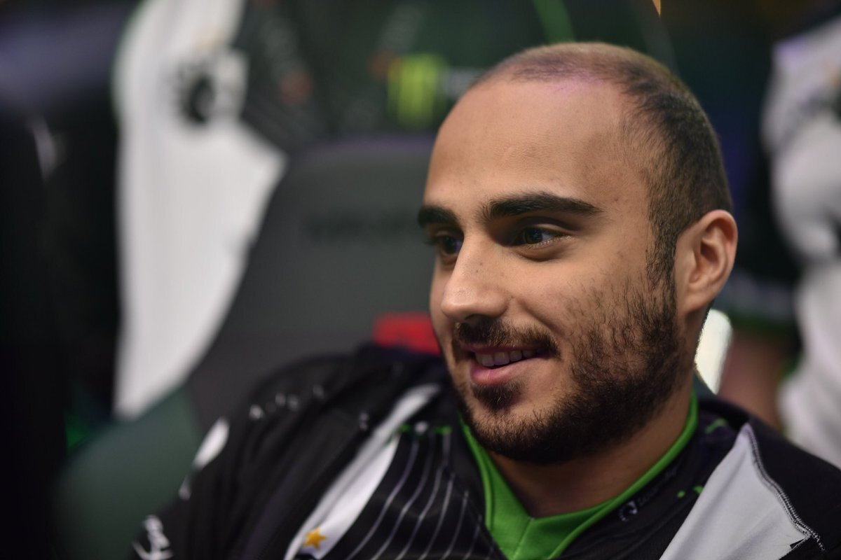 Куро "Kuroky" Салехи Тахасоми