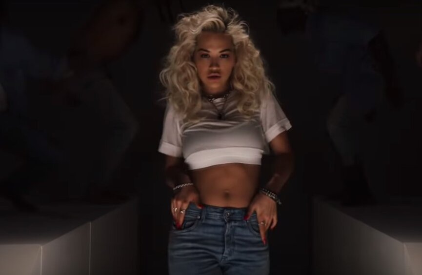 Кадр из клипа: Tiësto, Jonas Blue & Rita Ora – «Ritual»