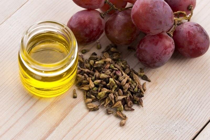 Кроме пользы самих косточек винограда, широко используется масло виноградных косточек 