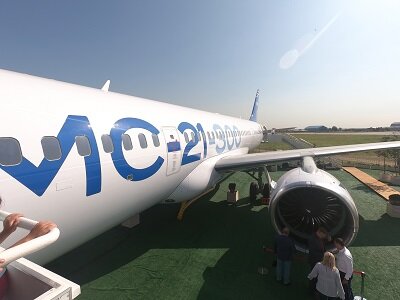 Экспозиция МС—21-300 на авиасалоне в Жуковском