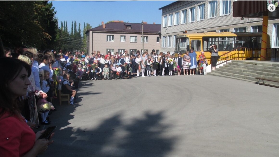 Школа в соседнем рабочем посёлке Бутиково