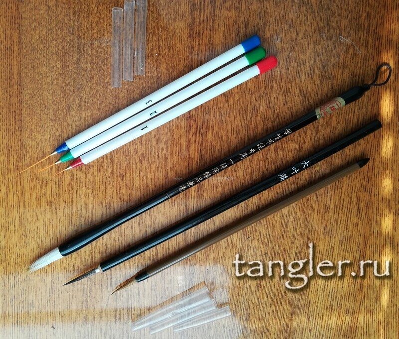 Кисти линеры (из волоса волка с бамбуковыми ручками) и шлепперы (из неилона с пластиковыми ручками) из посылки.