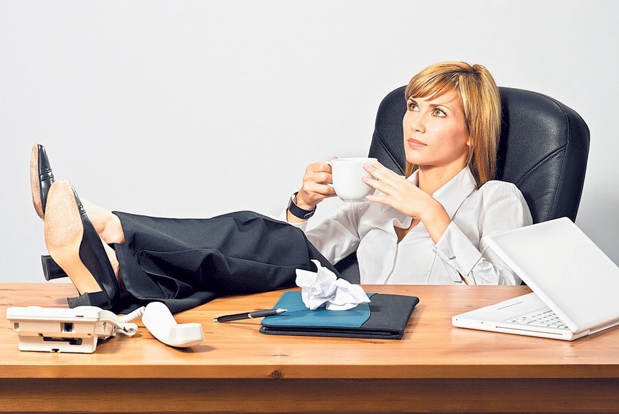 Обычно так я встречаю работников... Ага...