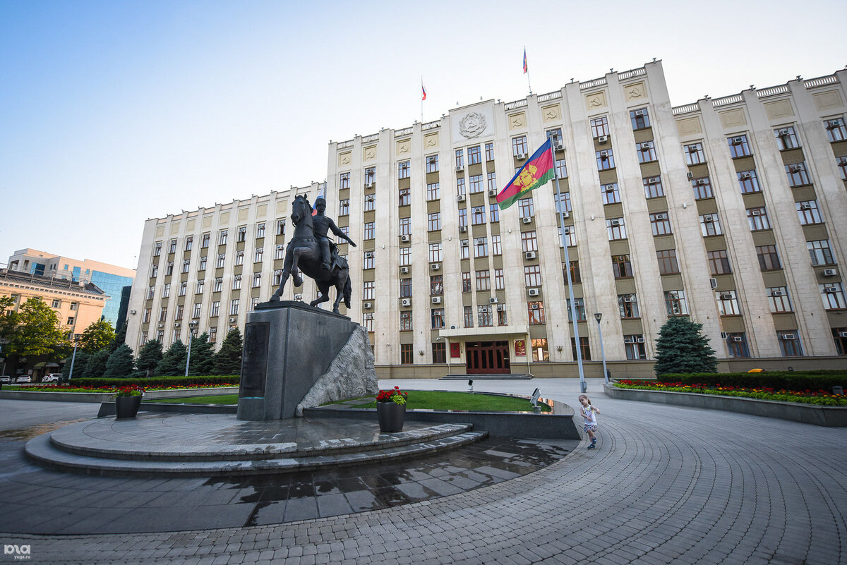 Здание Администрации Краснодарского края. Фото Елены Синеок, Юга.ру