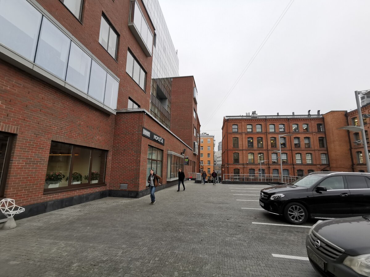 На улице Льва Толстого 16, на месте шёлкового комбината Красная Роза.