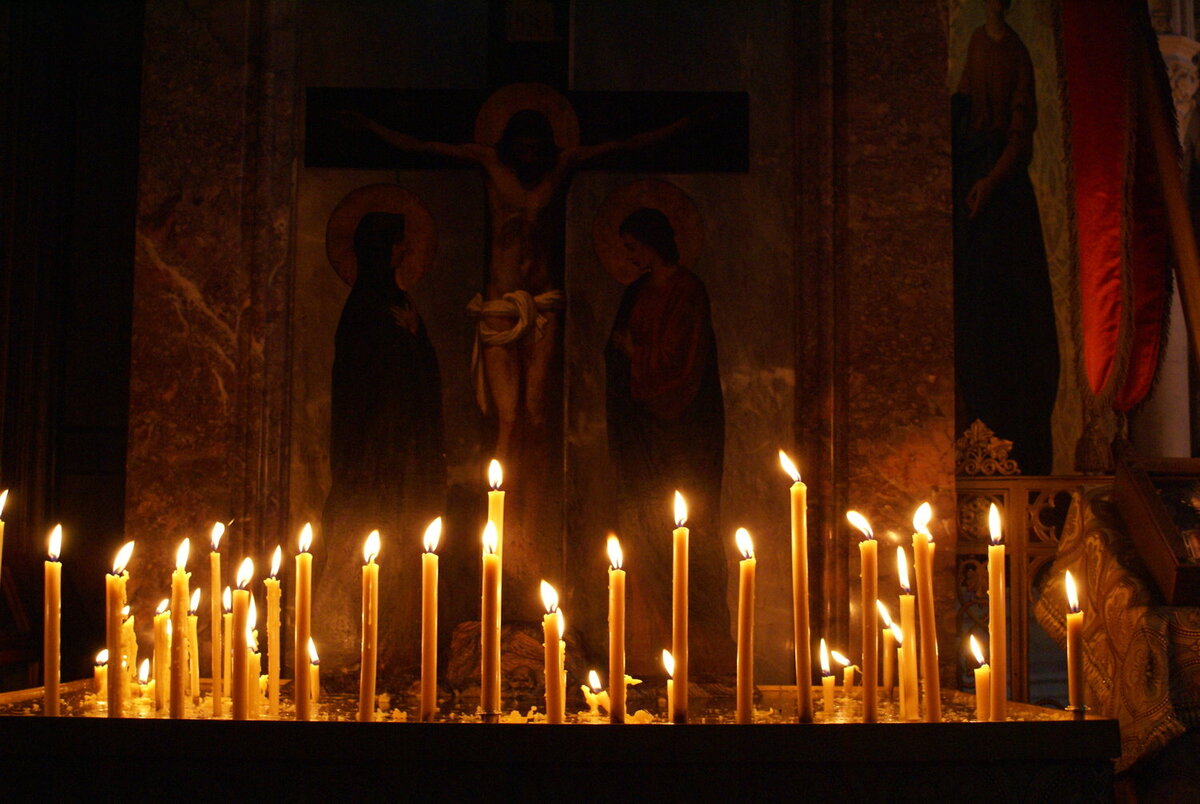 Фото в храме со свечой