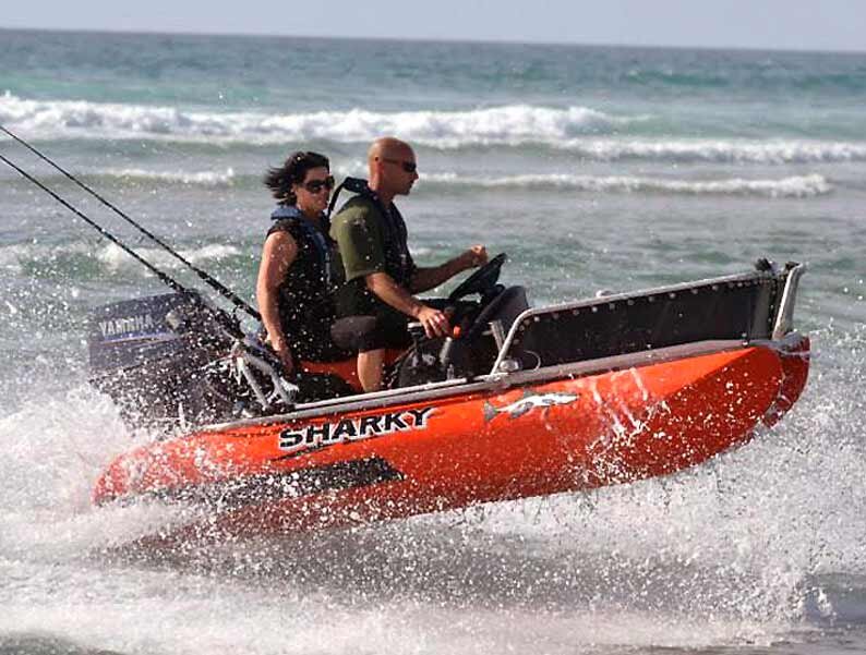 Рыболовный катамаран Zego способен не только быстро доставить команду к месту рыбалки, но и подарить многие часы удовольствия на воде для всей семьи.