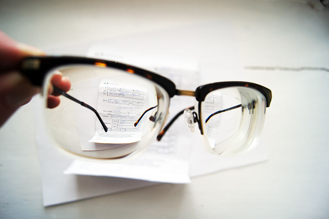 Диоптрия в очках что это. Называются очки для зрения вдаль и вбливь. Очки с диоптриями в стиле Минимализм. 12 Диоптрий это. Очки с двумя диоптриями одновременно.