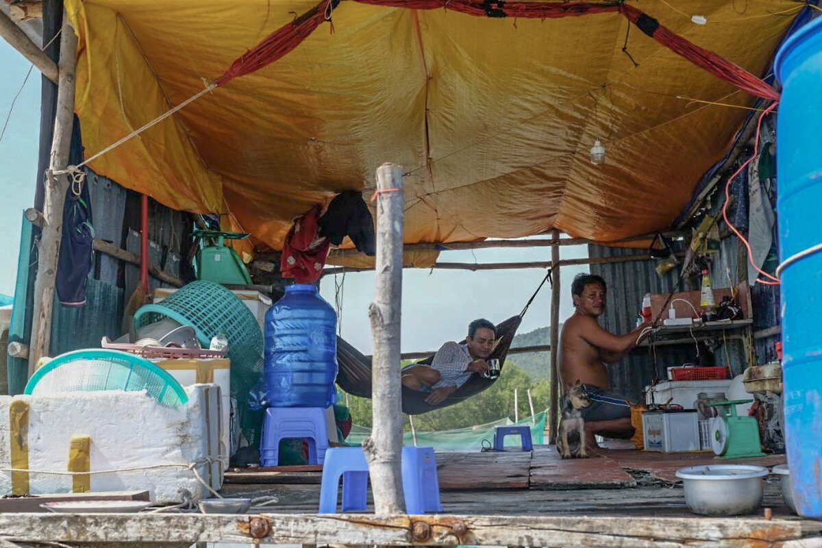 Сходила в домик в море к вьетнамским рыбакам и узнала кого они ловят странными вертикальными сетями
