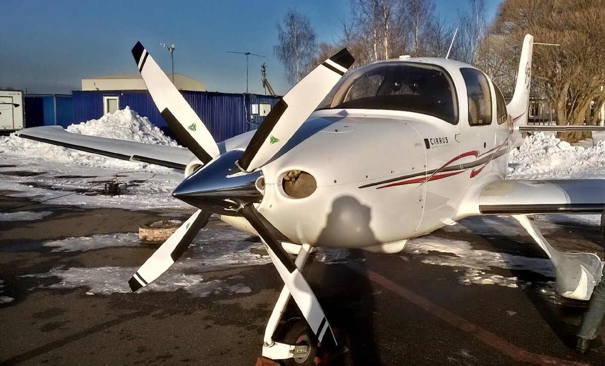 Cirrus SR22, один из самых популярных самолётов для личного использования, обладающий повышенным комфортом