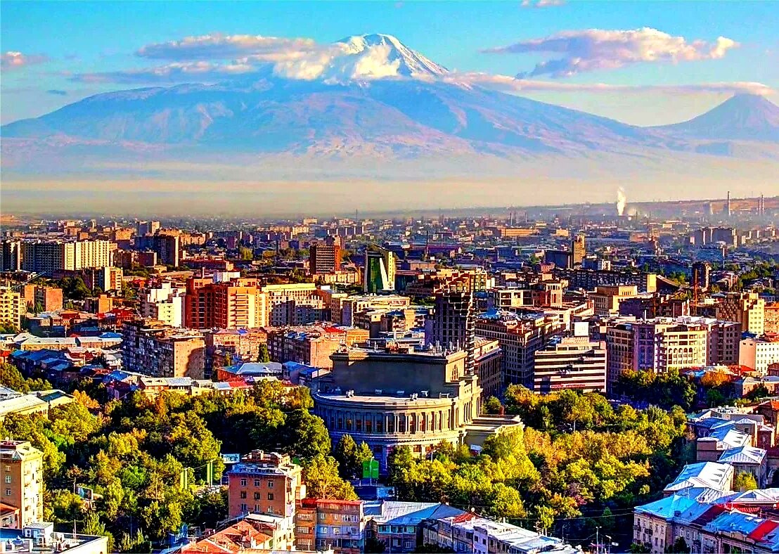 Город Ереван. Фото