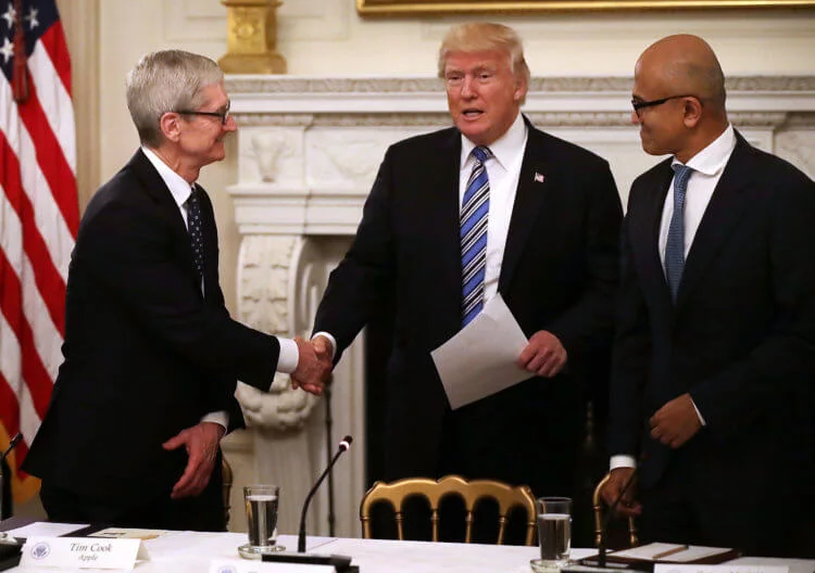 Кук и Трамп, конечно, друзья, но иногда это только вредит