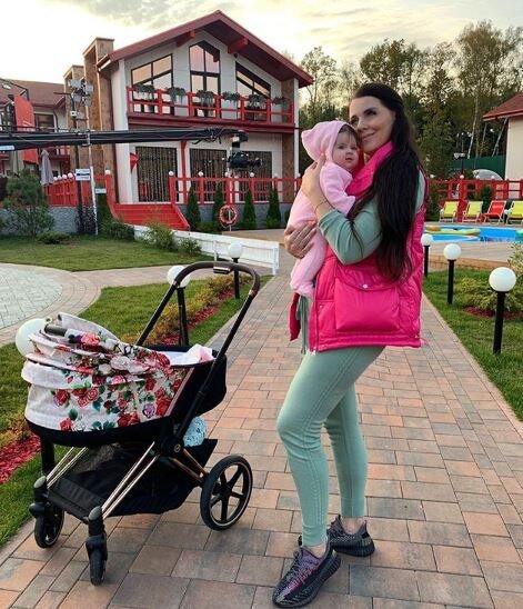 Ольга и София Дмитренко (Рапунцель) (фото из Instagram)