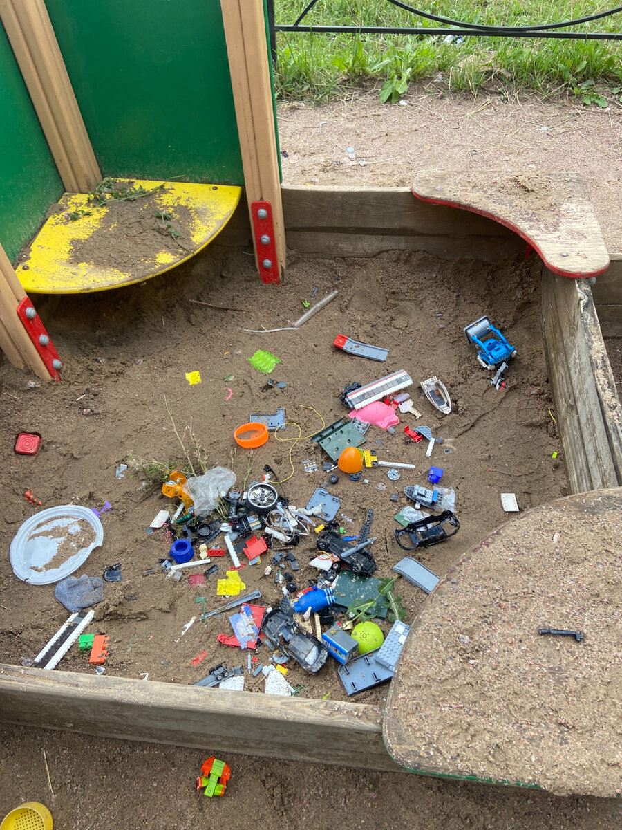 Кто-то выкинул старое барахло 