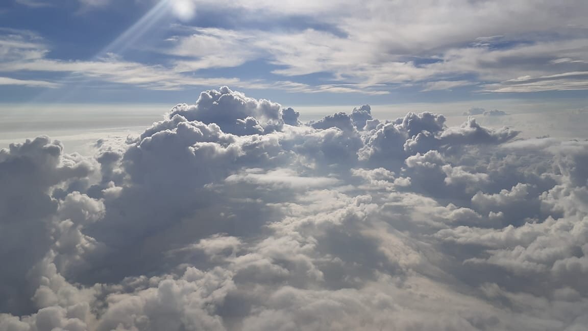 За облаками