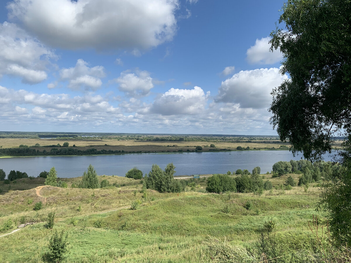 Вот такой вид наблюдал русский поэт, когда гулял по своей усадьбе