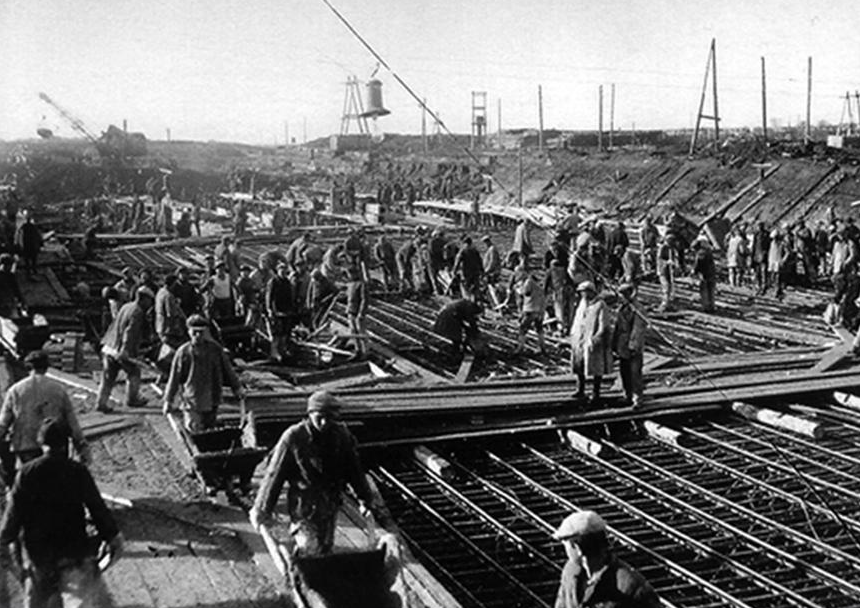 Строительство канала в 1932 году.