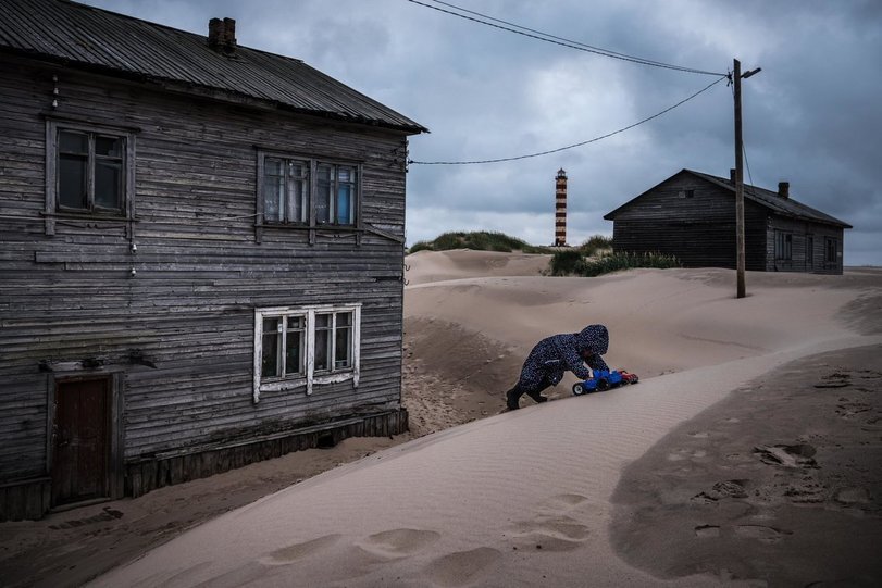 Смотри галерею (смахивай влево или жми стрелочку). 
Источник: https://www.instagram.com/sergeyponomarev/