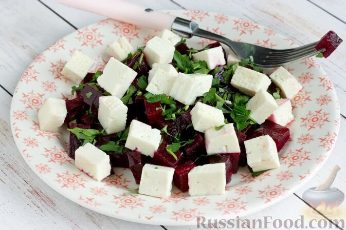 свекла, брынза, масло растительное, зелень, соль, перец чёрный молотый