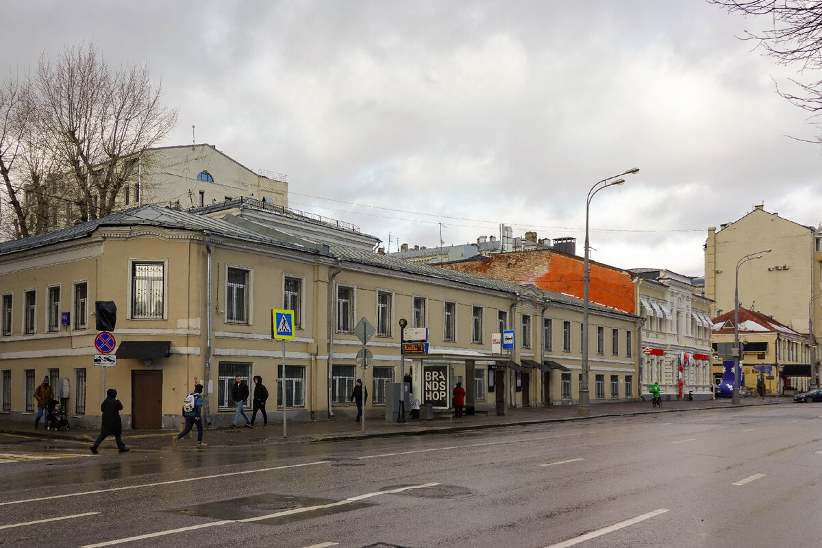 Нашел 15 фото советской Москвы. Прогулялся и показываю, как сейчас  изменились Цветной бульвар и Трубная площадь | Самый главный путешественник  | Дзен