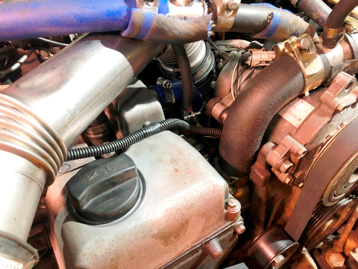 Тройник 53-3829420-01 с датчиком аварийного давления масла.