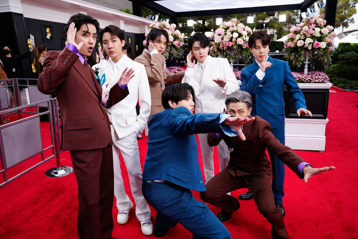 Техен из bts последние новости 2025. Бтс грэмми 2025. bts на грэмми 2025 чонгук. тэхен бтс 2025 грэмми. чимин грэмми 2025.