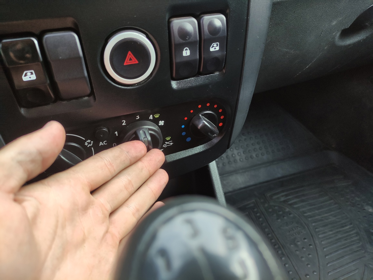 Нашел в продаже хороший Ларгус для работы - целый кузов, Рено-мотор с ...