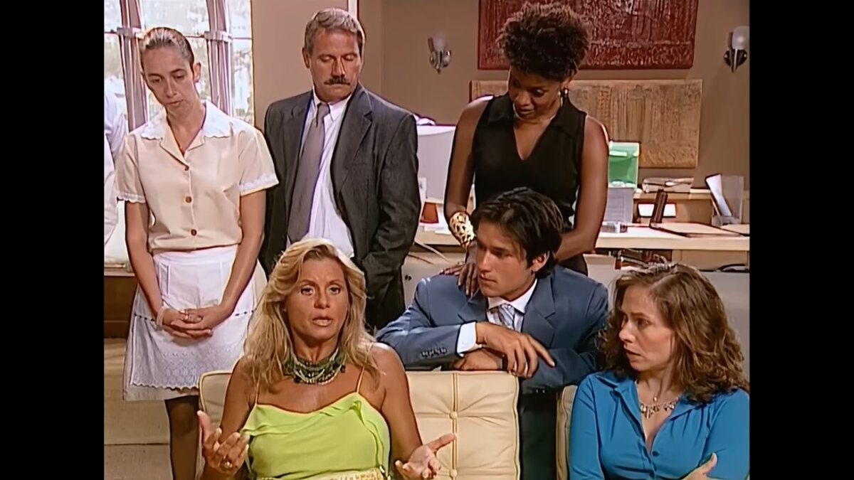 Ивети рассказывает всем про Львёночка, кадр из сериала "Клон"