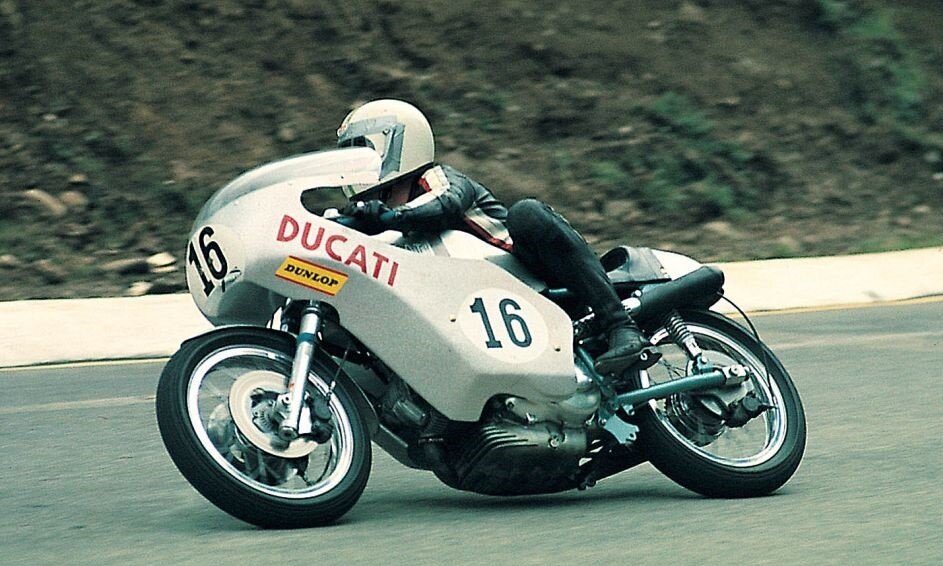 Ducati-750 Imola Desmo во время победной гонки (1972).